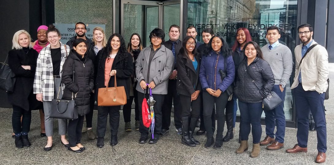 UIC pre-law students visit the dirksen federal courthouse